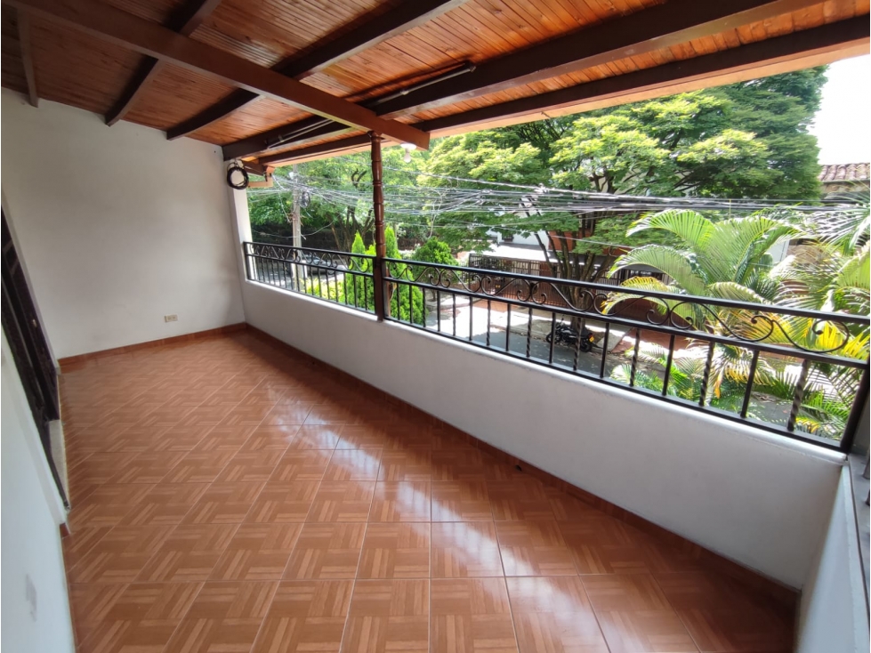 CASA UNIFAMILIAR CALASANZ CERCA REFUGIO SANTA ANA