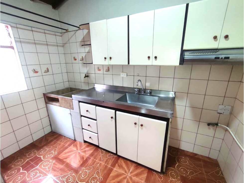 CASA ROBLEDO VILLA FERNANDA CERCA UNI. ESUMER
