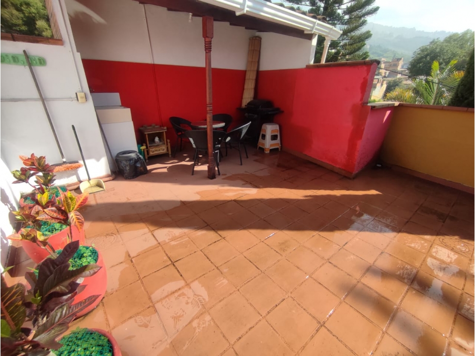 CASA UNIFAMILIAR ROBLEDO CERCA 7 LUNAS