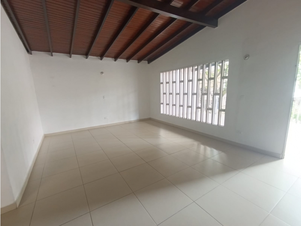 CASA PARA USO COMERCIAL LOS COLORES CERCA 4TA. BRIGADA — foto 3