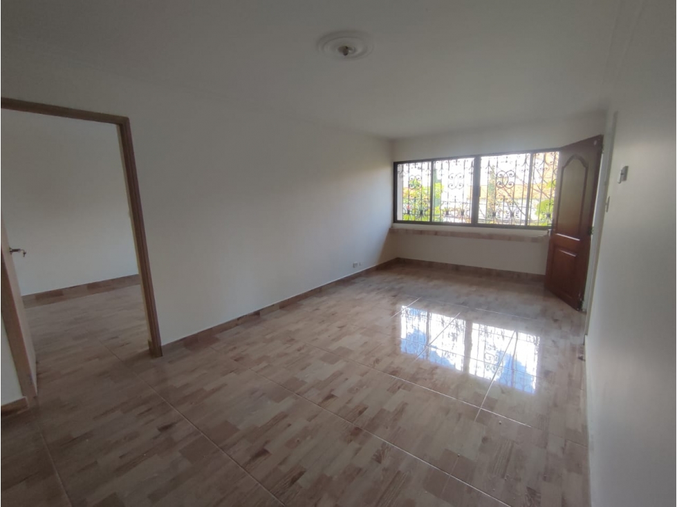 APARTAMENTO SEGUNDO PISO SECTOR LAURELES CERCA PEPE GANGA