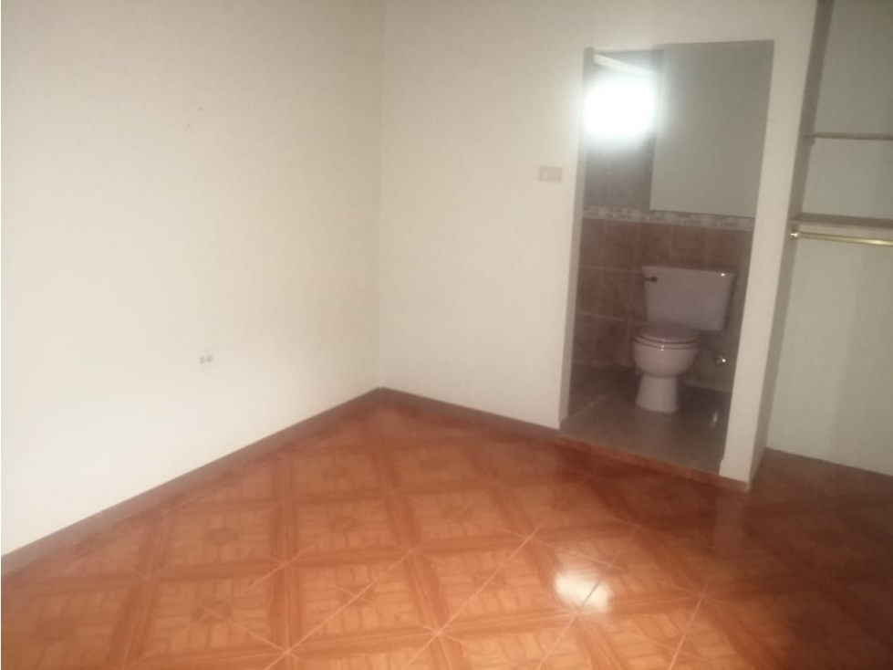 CASA MANRIQUE LA SALLE CERCA I.E. SAN JUAN BAUTISTA — foto 2