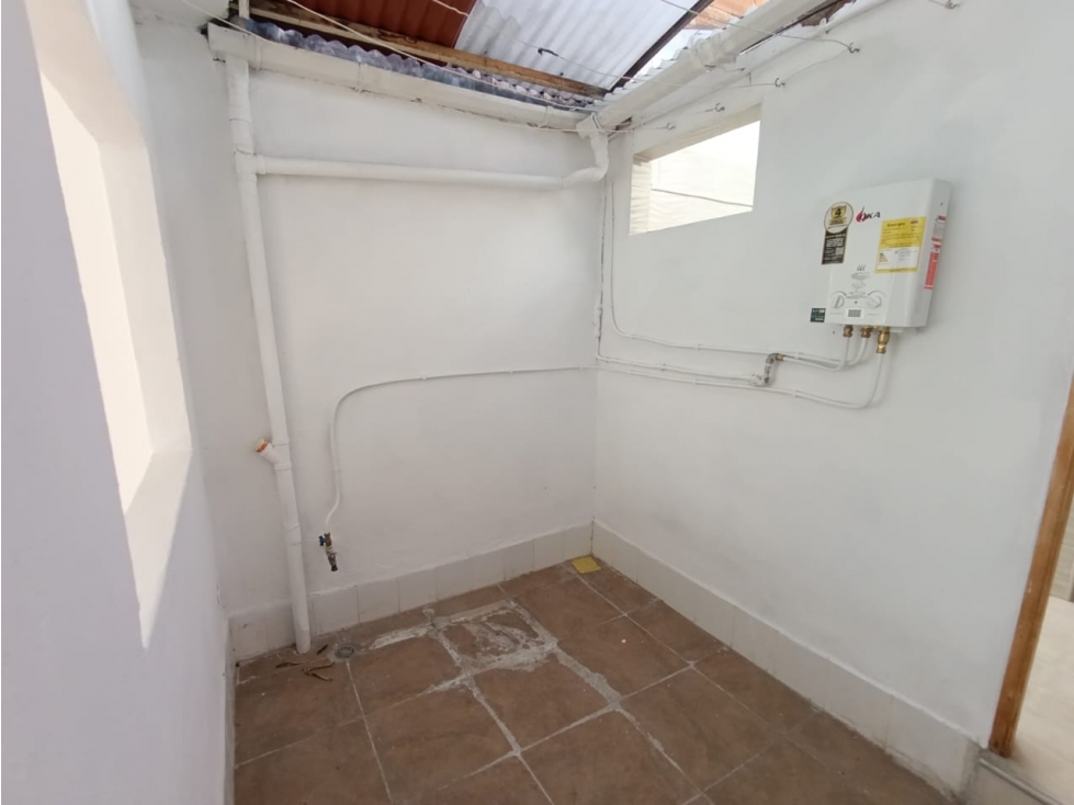 APARTAMENTO CAMPO VALDES CERCA EST. GASOLINA TEXACO — foto 3