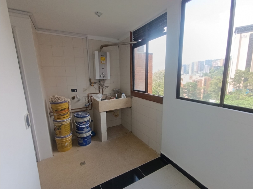 APARTAMENTO EL POBLADO CERCA UNIVERSIDAD CES — foto 3