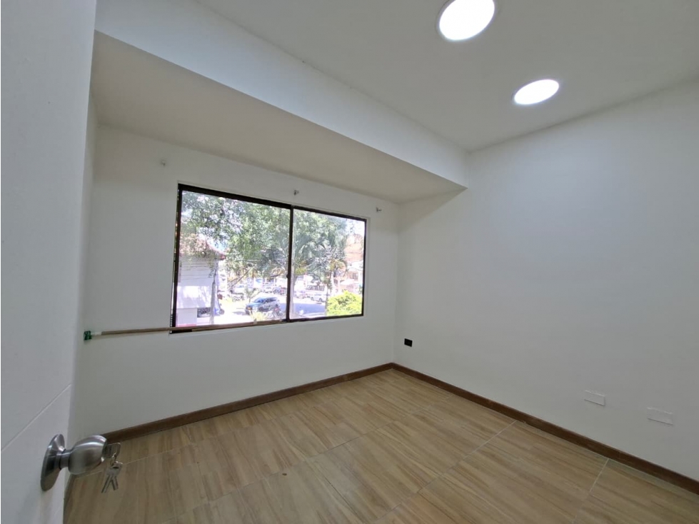 CASA SEGUNDO PISO PARA USO COMERCIAL LOS COLORES — foto 2