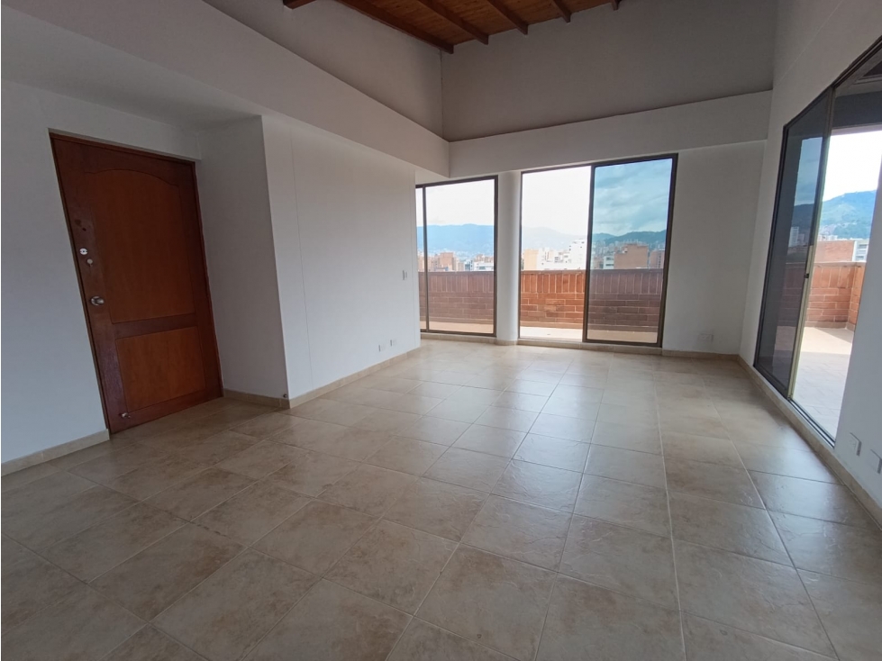 PENTHOUSE LAURELES CERCA I.E. LUCRECIO — foto 2
