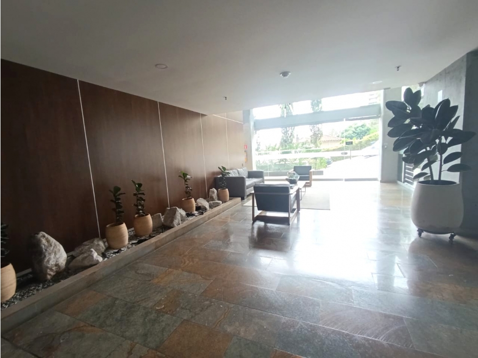 APARTAMENTO POBLADO CERCA LOMA DE LOS GONZÁLEZ — foto 2