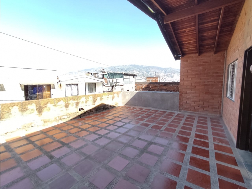APARTAMENTO TERCER PISO SECTOR ROBLEDO CERCA PQUE. LA CRUZ — foto 3