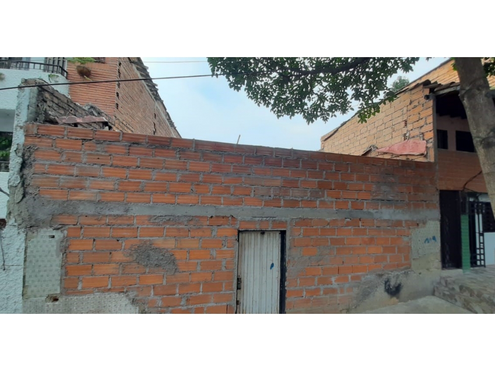 CASA LOTE SECTOR PRADO CENTRO CERCA CLINICA VICTORIANA — foto 3