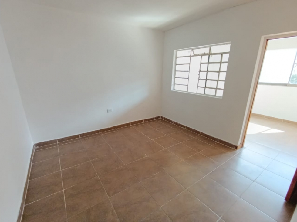 APARTAMENTO CAMPO VALDES CERCA EST. GASOLINA TEXACO — foto 4