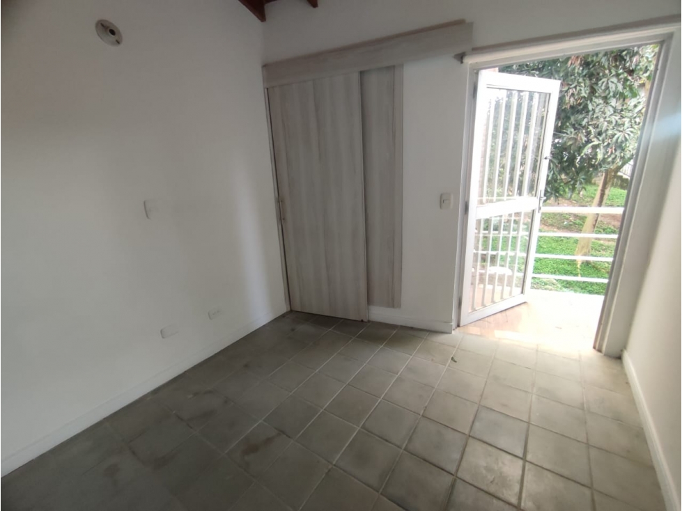 CASA ROBLEDO CERCA ZONA COMERCIAL LA CAMPIÑA — foto 3