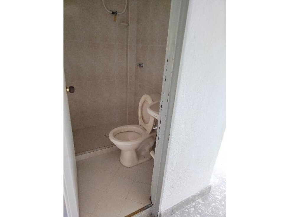 CASA DE DOS NIVELES CON TRES APARTAMENTOS SECTOR CAMPO VALDES — foto 4