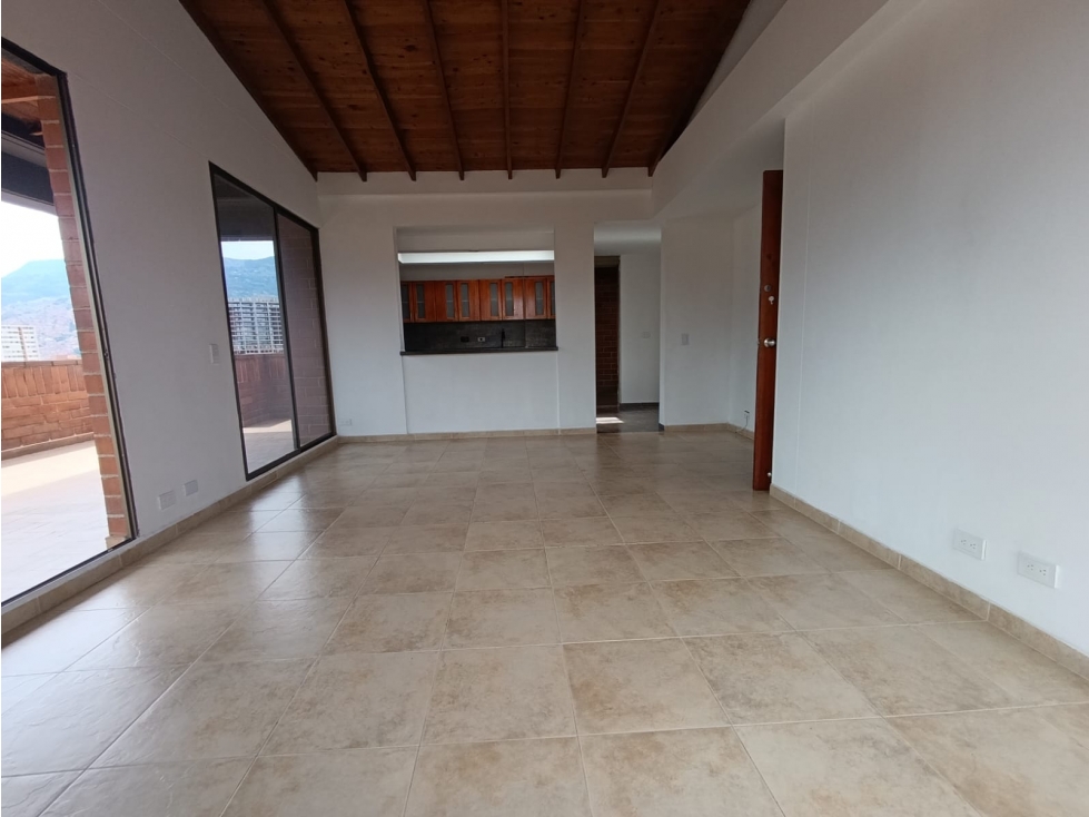 PENTHOUSE LAURELES CERCA I.E. LUCRECIO — foto 3