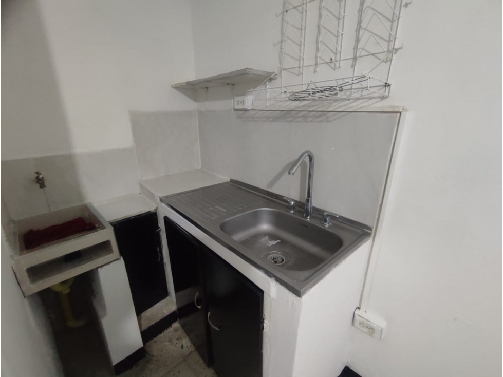 APARTAESTUDIO CERCA I.E. TOMÁS CARRASQUILLA — foto 2