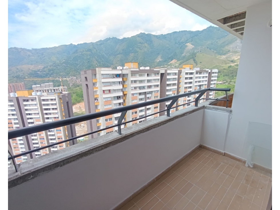 APARTAMENTO SECTOR BELLO CERCA IGLESIA SANTA MARIA GORETTI — foto 2