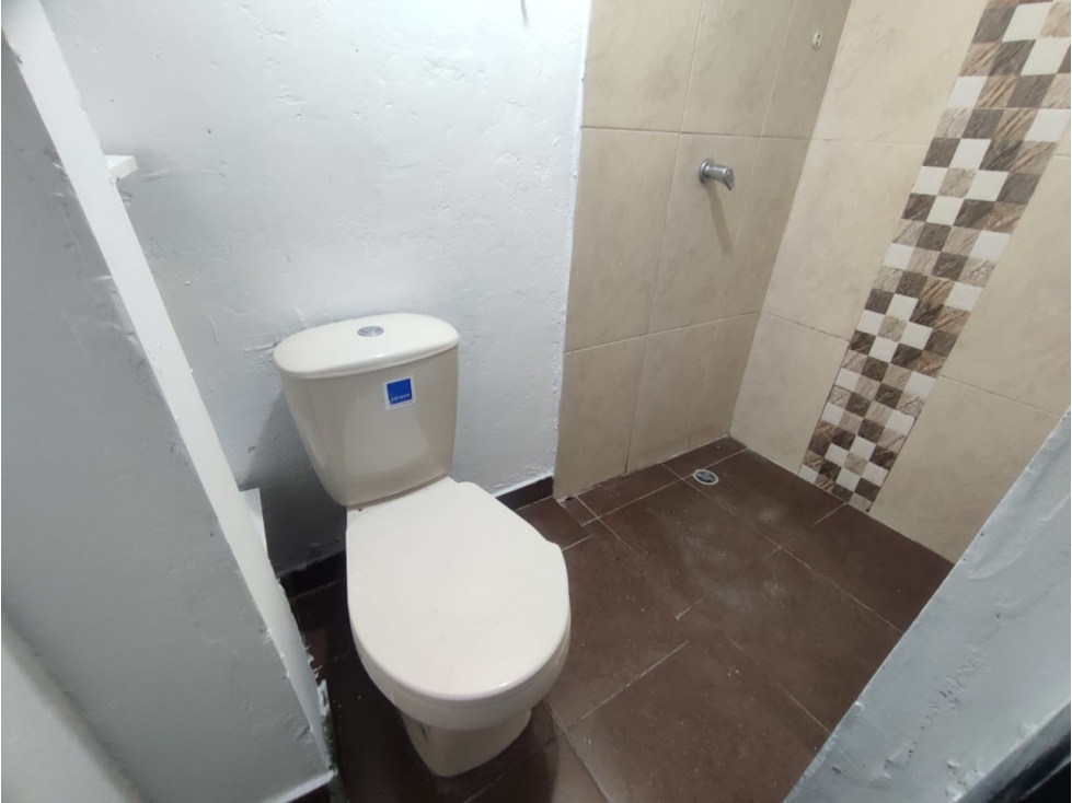 APARTAESTUDIO CERCA I.E. TOMÁS CARRASQUILLA — foto 3