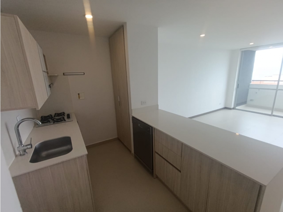 APARTAMENTO EL POBLADO CERCA LOMA DE LOS GONZALEZ — foto 4