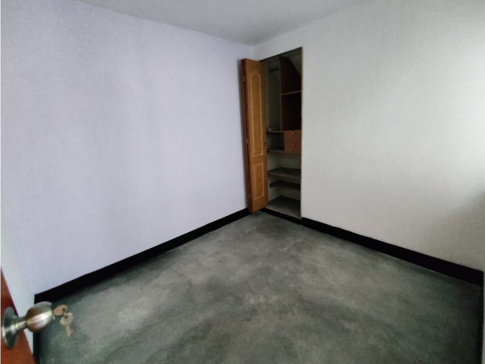 APARTAMENTO TERCER PISO SECTOR ROBLEDO CERCA PQUE. LA CRUZ — foto 5