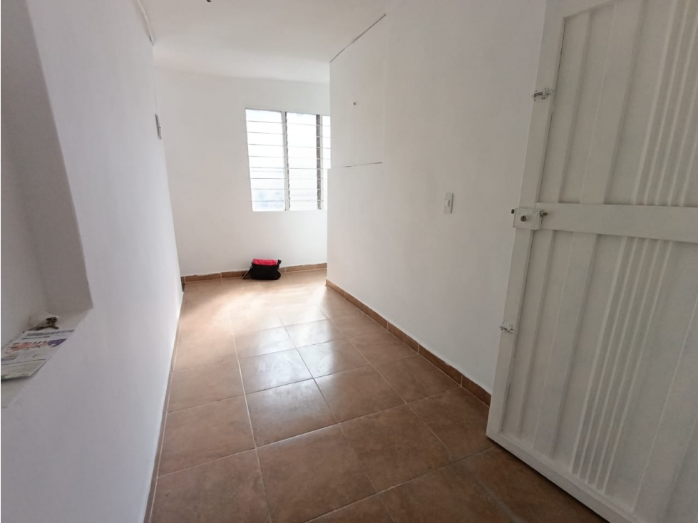 APARTAMENTO CAMPO VALDES CERCA EST. GASOLINA TEXACO — foto 6