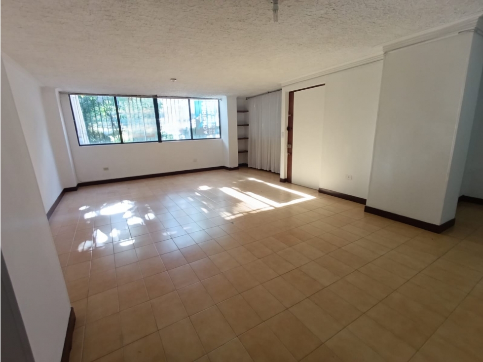 APARTAMENTO AMPLIO CALASANZ CERCA ESTACIÓN METRO FLORESTA