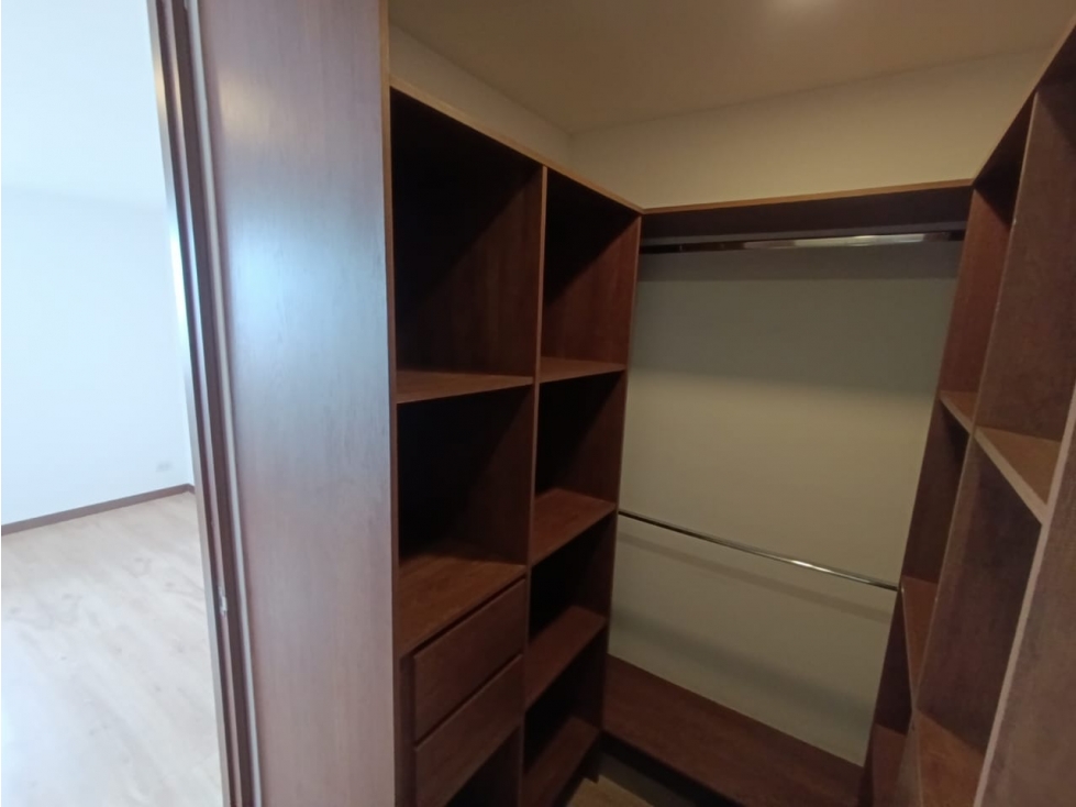 APARTAMENTO EL POBLADO CERCA LOMA DE LOS GONZALEZ — foto 6