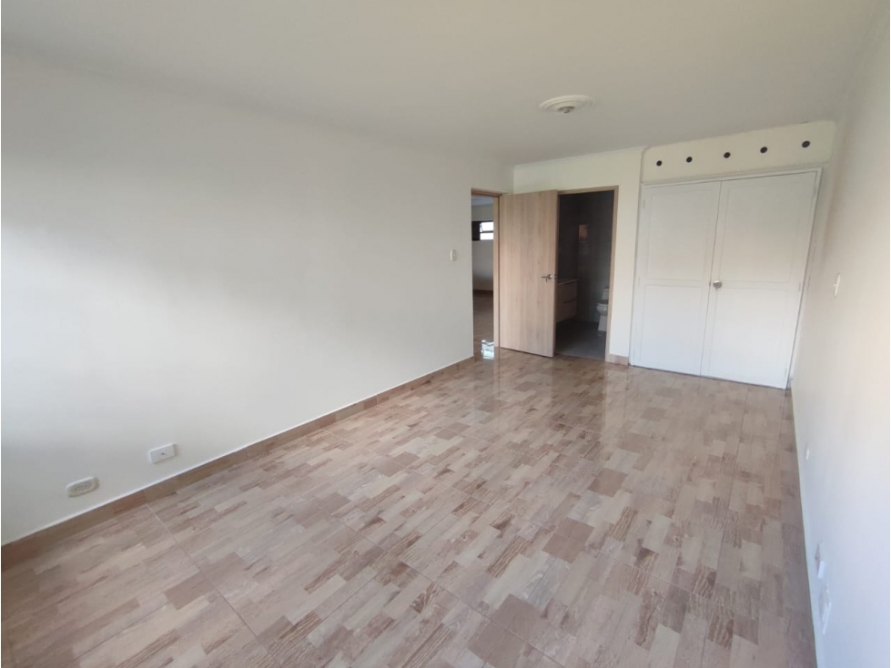 APARTAMENTO SEGUNDO PISO SECTOR LAURELES CERCA PEPE GANGA — foto 3
