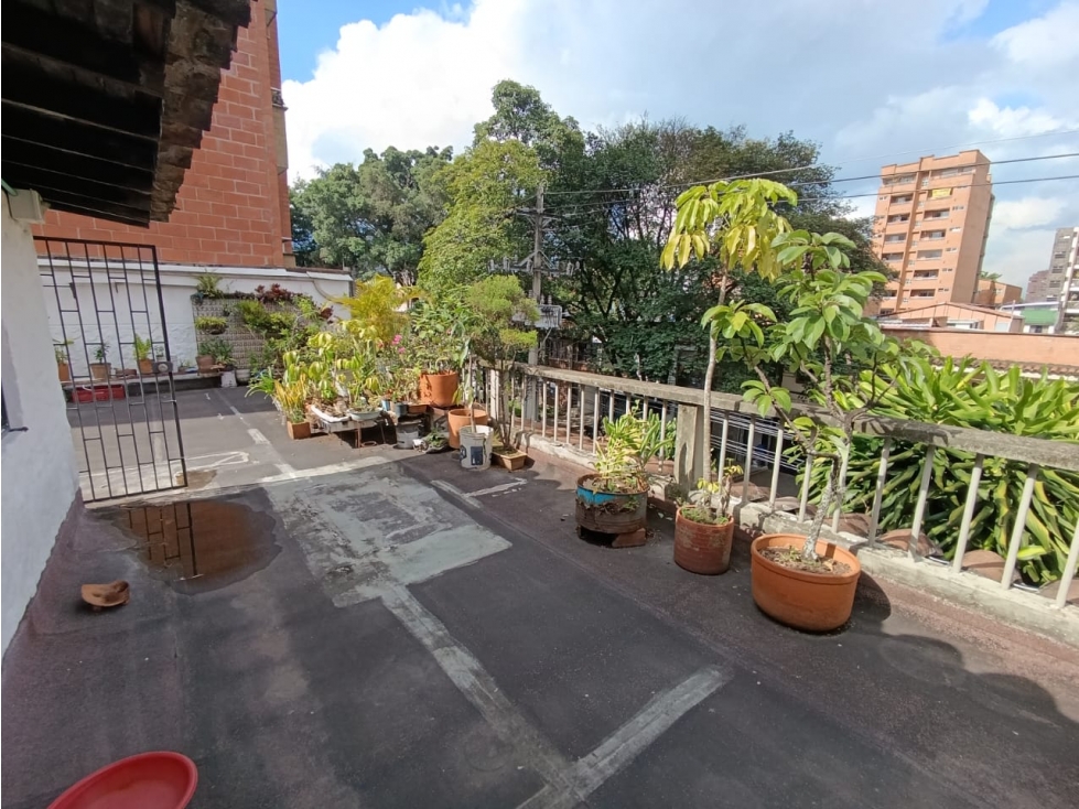 CASA UNIFAMILIAR LAURELES CERCA U. BOLIVARIANA