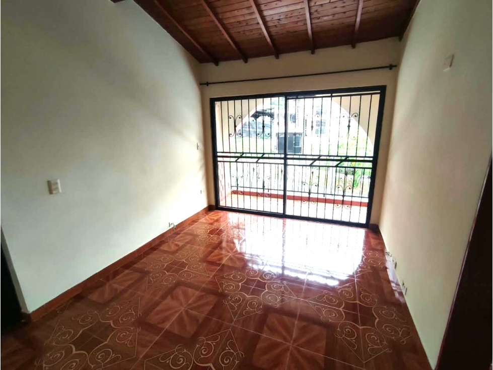 CASA ROBLEDO VILLA FERNANDA CERCA UNI. ESUMER — foto 6
