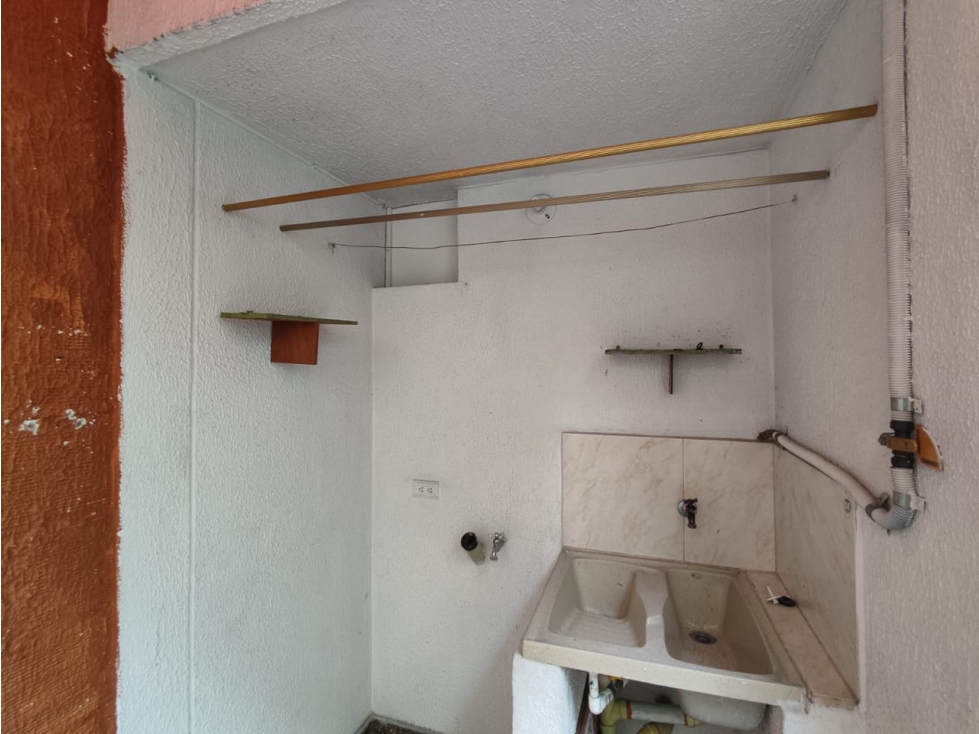 APARTAMENTO UNIFAMILIAR SECTOR ROBLEDO CERCA PQUE. PRINCIPAL — foto 6