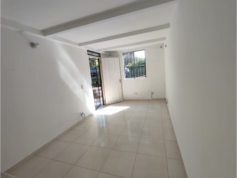 CASA ROBLEDO CERCA UVA EPM LOS GUAYACANES