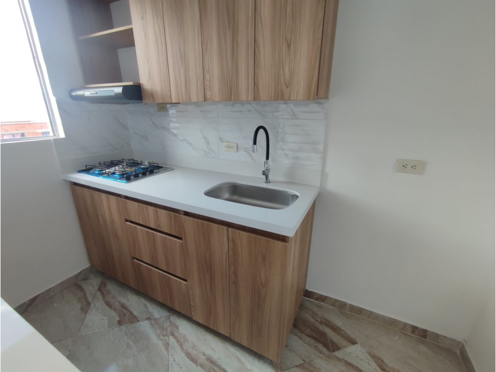 APARTAMENTO EN UNIDAD CERRADA CERCA BRISAS DE ROBLEDO — foto 2
