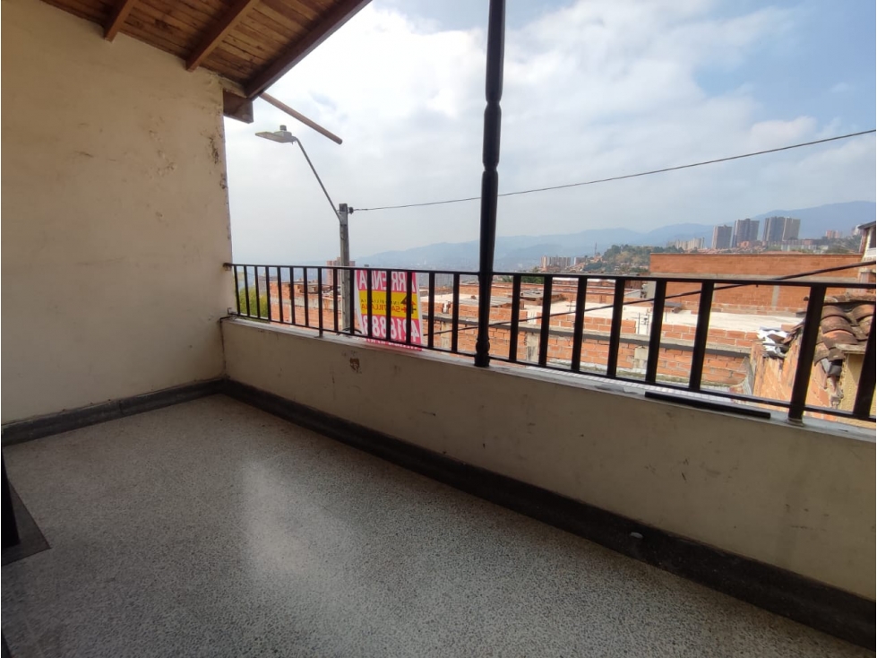 CASA SECTOR ROBLEDO CERCA D1 PALENQUE