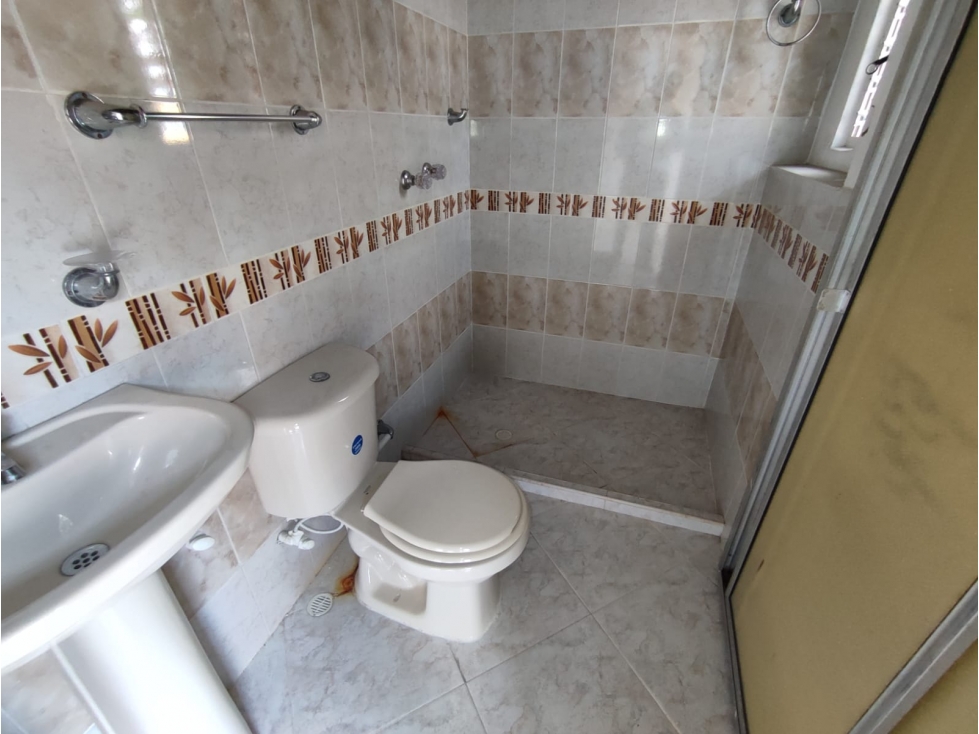 CASA LÓPEZ DE MESA A 5 MIN. HOSPITAL PABLO TOBÓN URIBE — foto 5