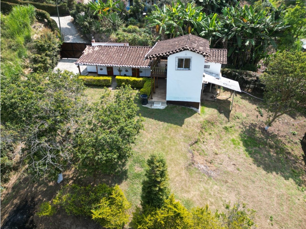 CASA FINCA GUARNE, ANTIOQUIA CERCA AUT. MEDELLÍN-BOGOTÁ