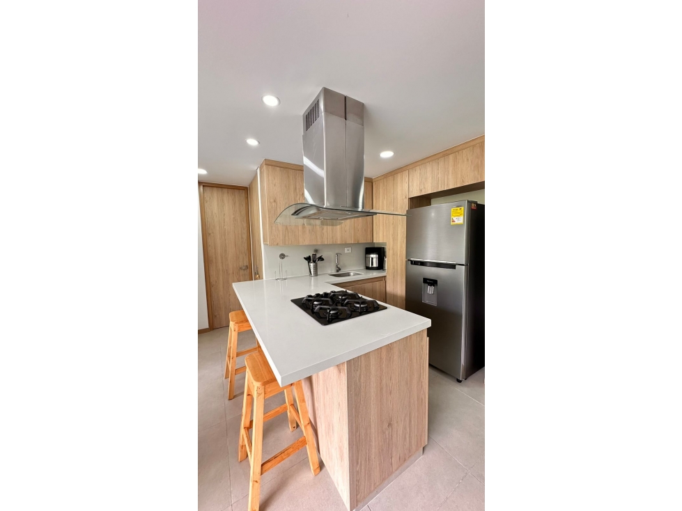 ESPECTACULAR APARTAMENTO EN ARRIENDO POBLADO MEDELLÍN — foto 2