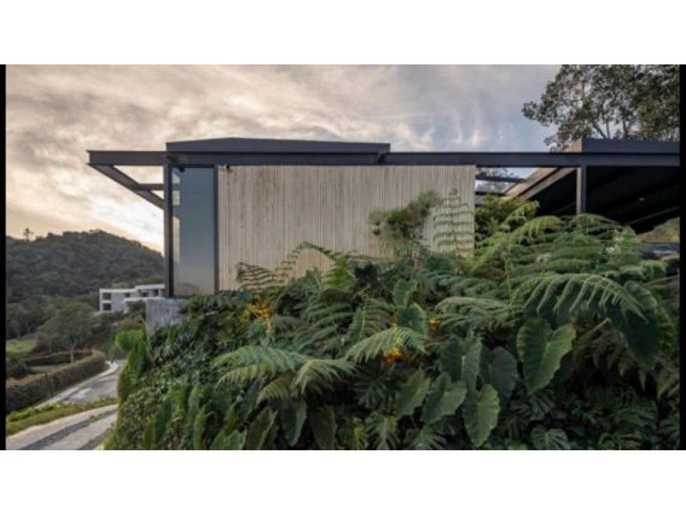 HERMOSA CASA EN VENTA NUEVA EN MEDELLIN-ANTIOQUIA — foto 4