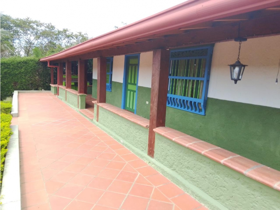 ENCANTADORA FINCA EN VENTA GUARNE CERCA A LA AUTOPISTA — foto 2