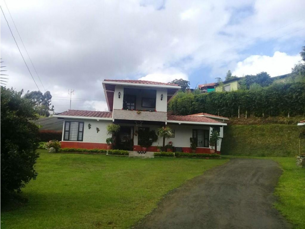 HERMOSA FINCA EN VENTA EN EXCELENTE UBICACIÓN EN EL CARMEN DE VIBORAL
