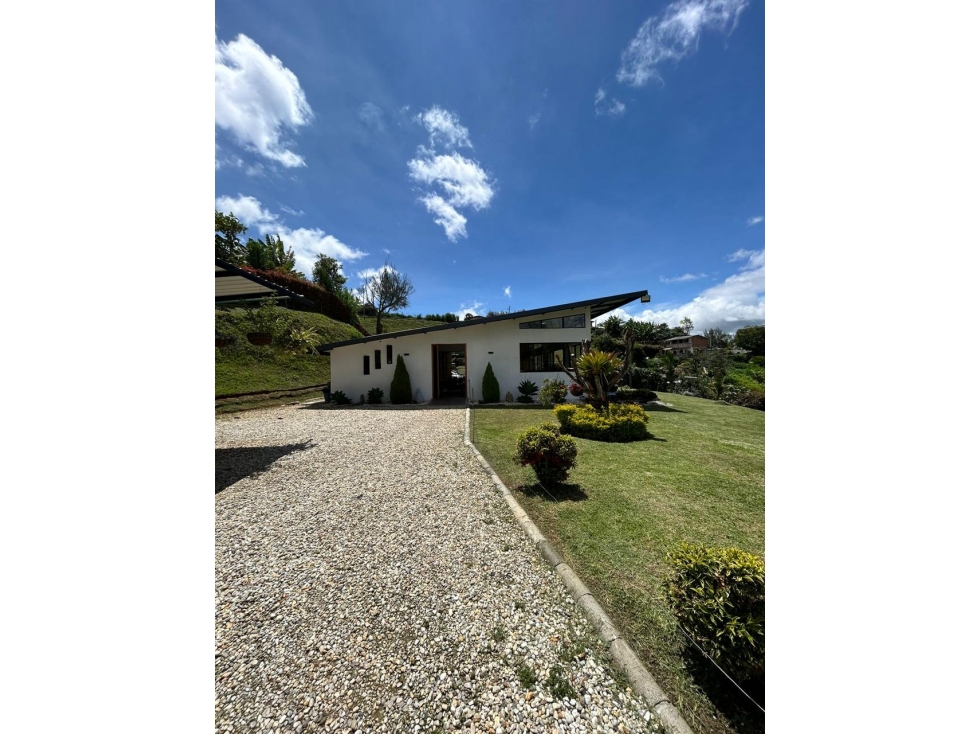 LINDA CASA FINCA DE LUJO EN VENTA EN EL CARMEN DE VIBORAL