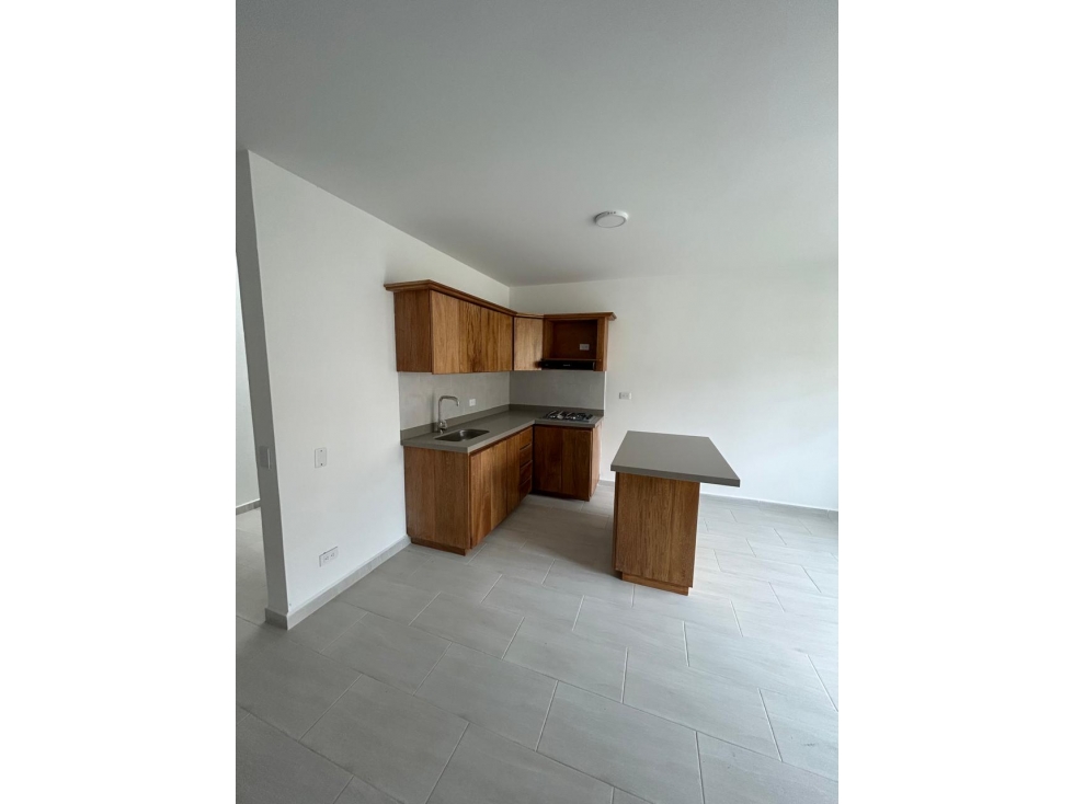 HERMOSO APARTAMENTO EN VENTA PRIMER NIVEL CARMEN DE VIBORAL — foto 2