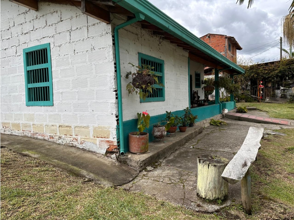 ENCANTADOR CASA LOTE EN VENTA USO INDUSTRIAL SECTOR AEROPUERTO — foto 3