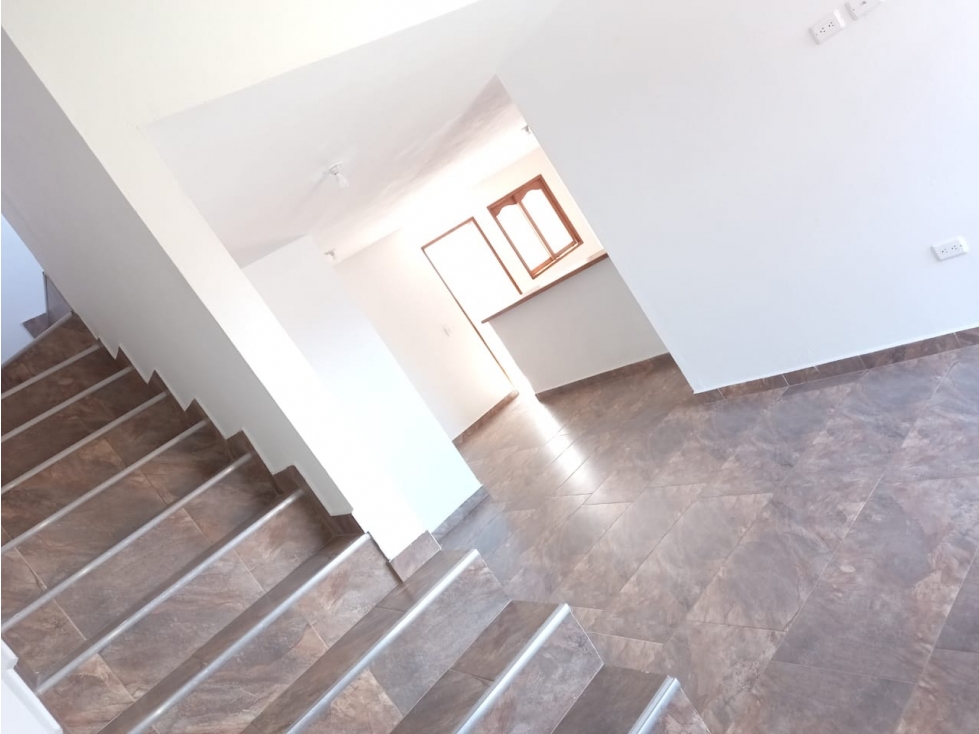 LINDO APARTAMENTO EN SEGUNDO PISO CON MANSARDA DE OPORTUNIDAD EN VENTA