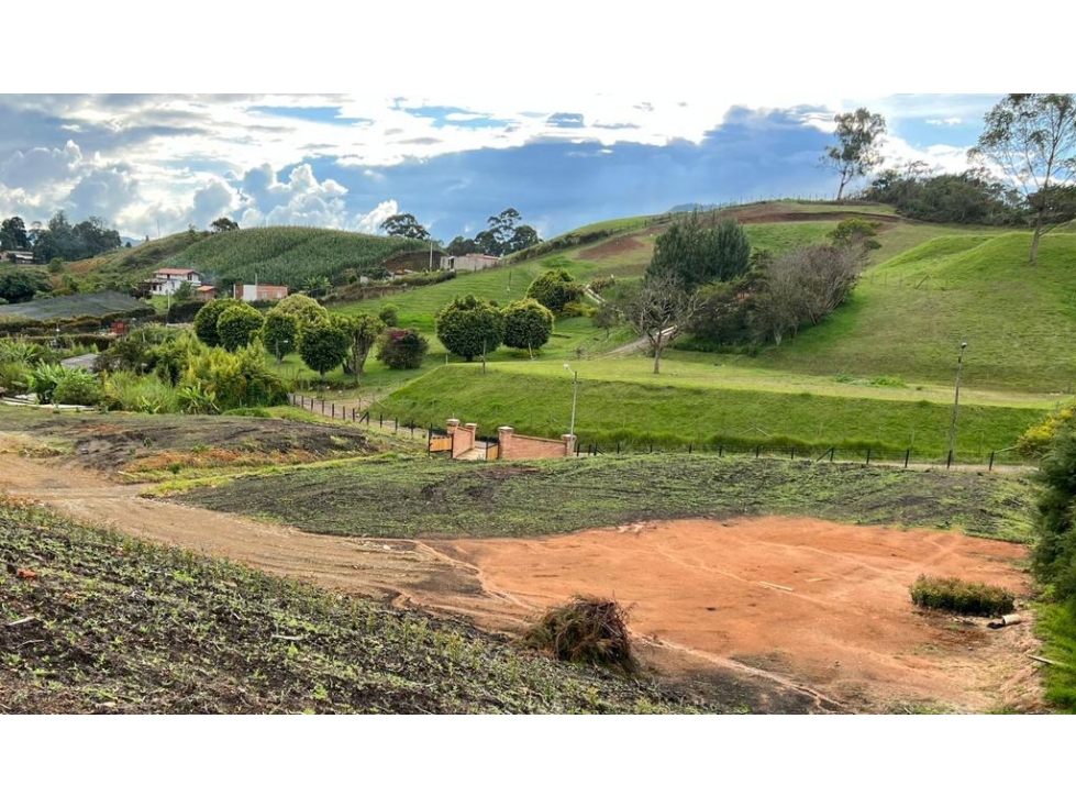 EN VENTA DOS HERMOSOS LOTES - EXCELENTE UBICACIÓN EN EL CARMEN DÉ VIB.