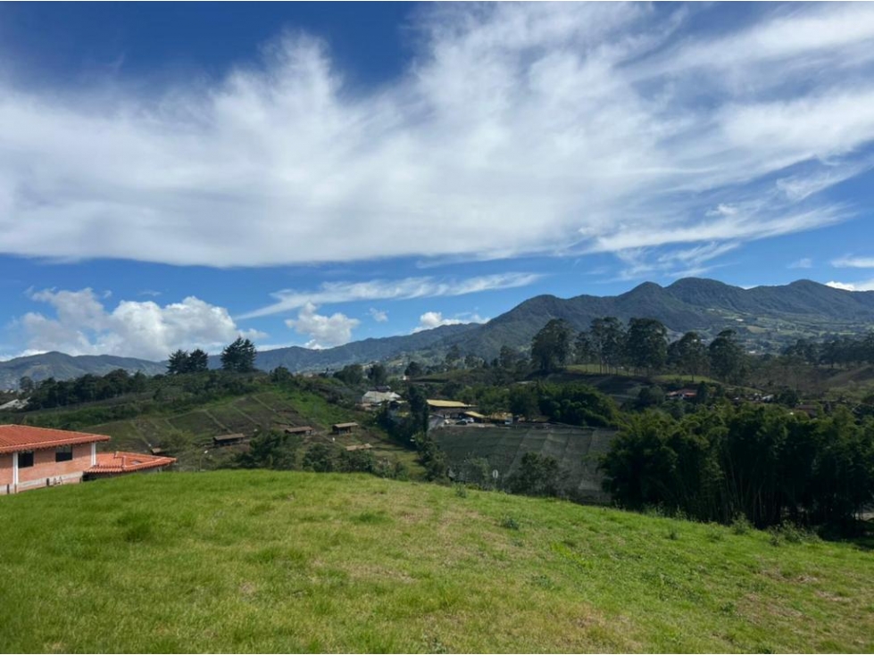ENCANTADOR LOTE EN VENTA UBICADO EN PARCELACION EL CARMEN