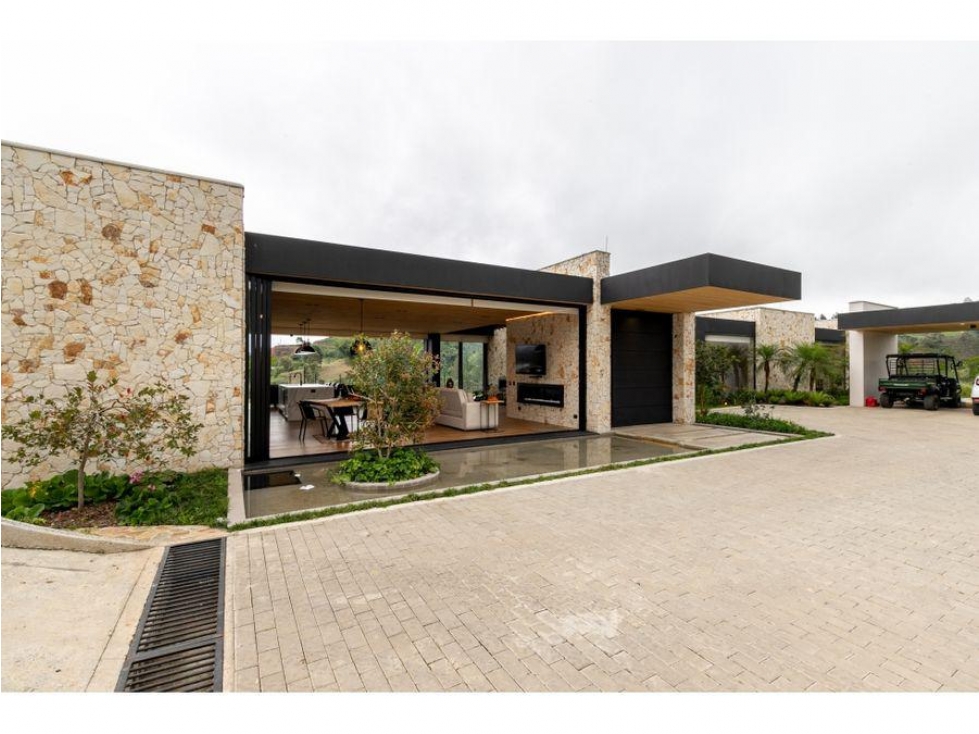 ESPECTACULAR CASA FINCA EN VENTA EL PEÑOL CON EMBALSE - 1