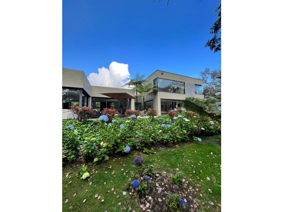 HERMOSA CASA EN VENTA ALTO DE LAS PALMAS MEDELLIN