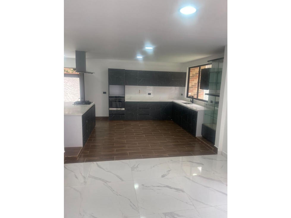 ESPECTACULAR CASA EN VENTA SABANETA - 4