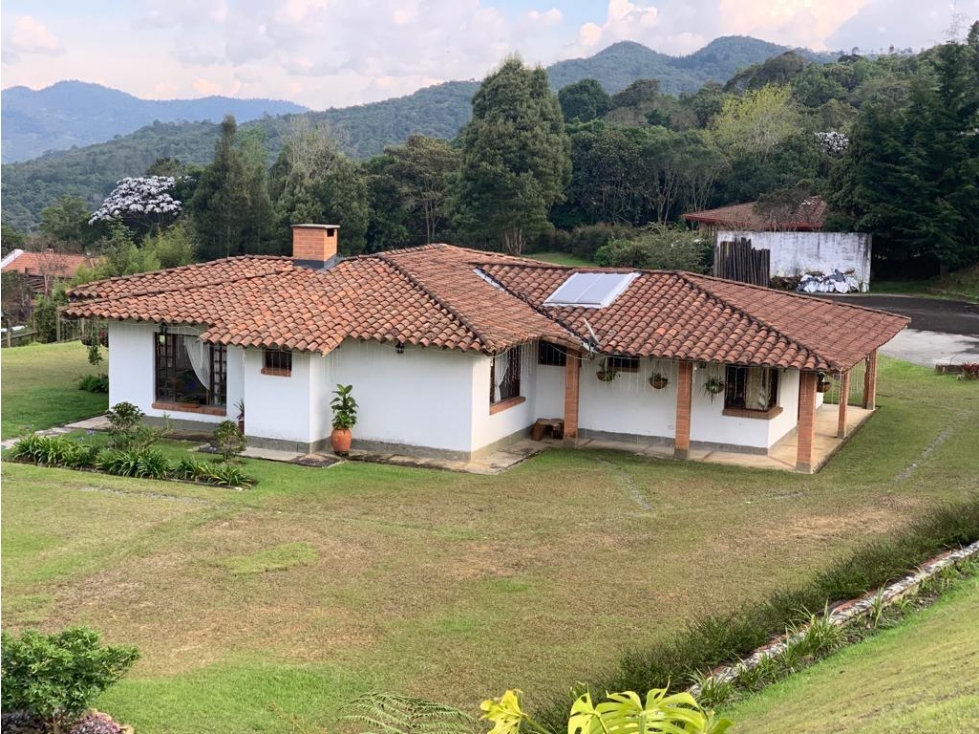 ESPECTACULAR FINCA EN VENTA RETIRO VÍA LAS PALMAS MEDELLÍN
