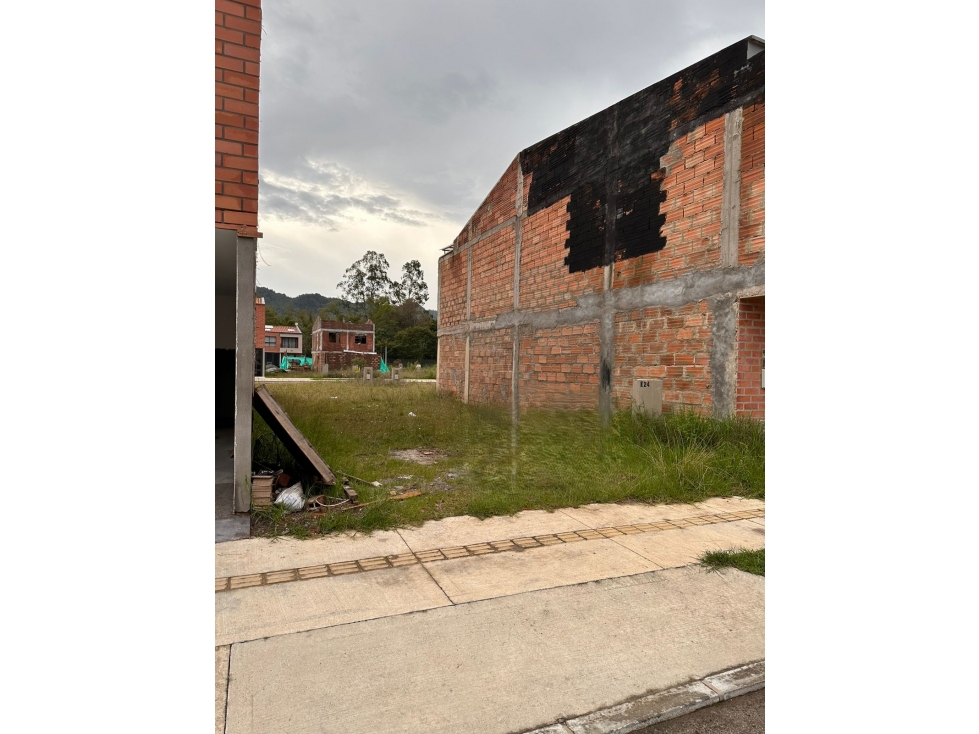 HERMOSO LOTE EN VENTA EN LA CEJA