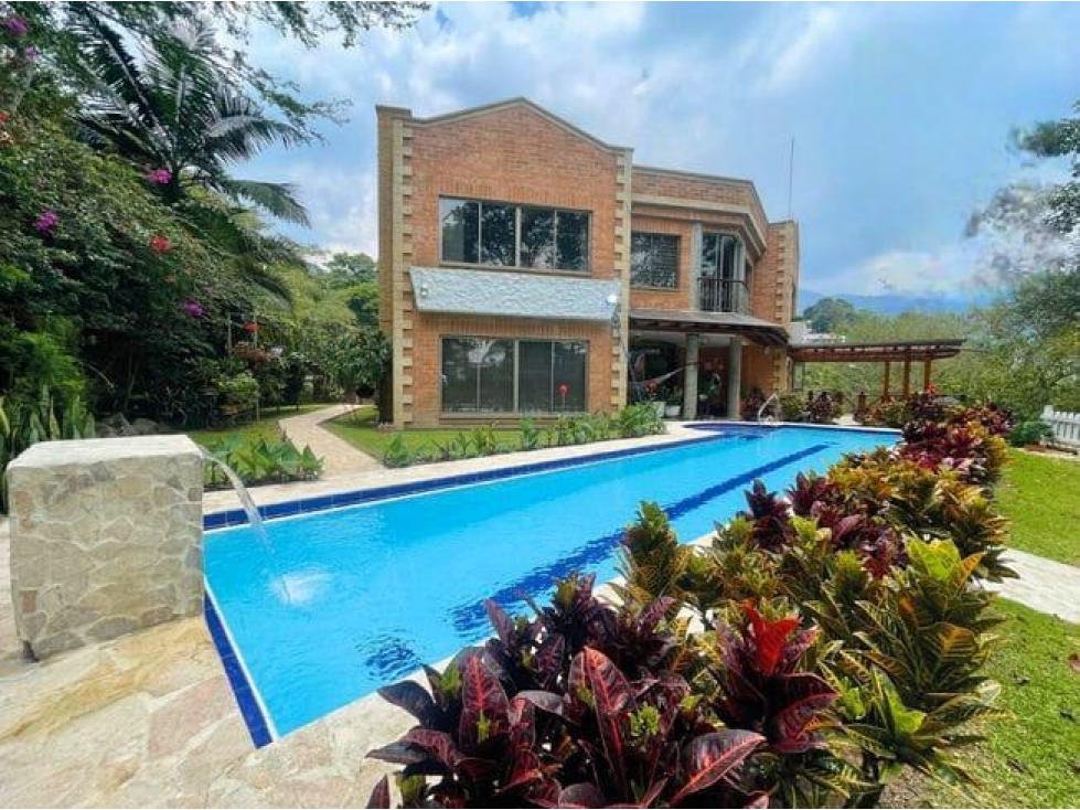 ESPECTACULAR CASA CAMPESTRE EN VENTA ENVIGADO